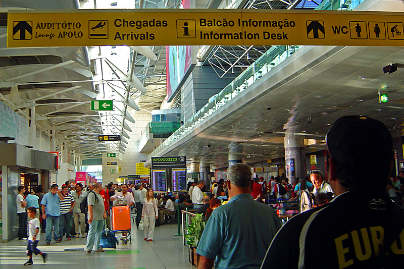 A zona de chegadas do Aeroporto de Lisboa