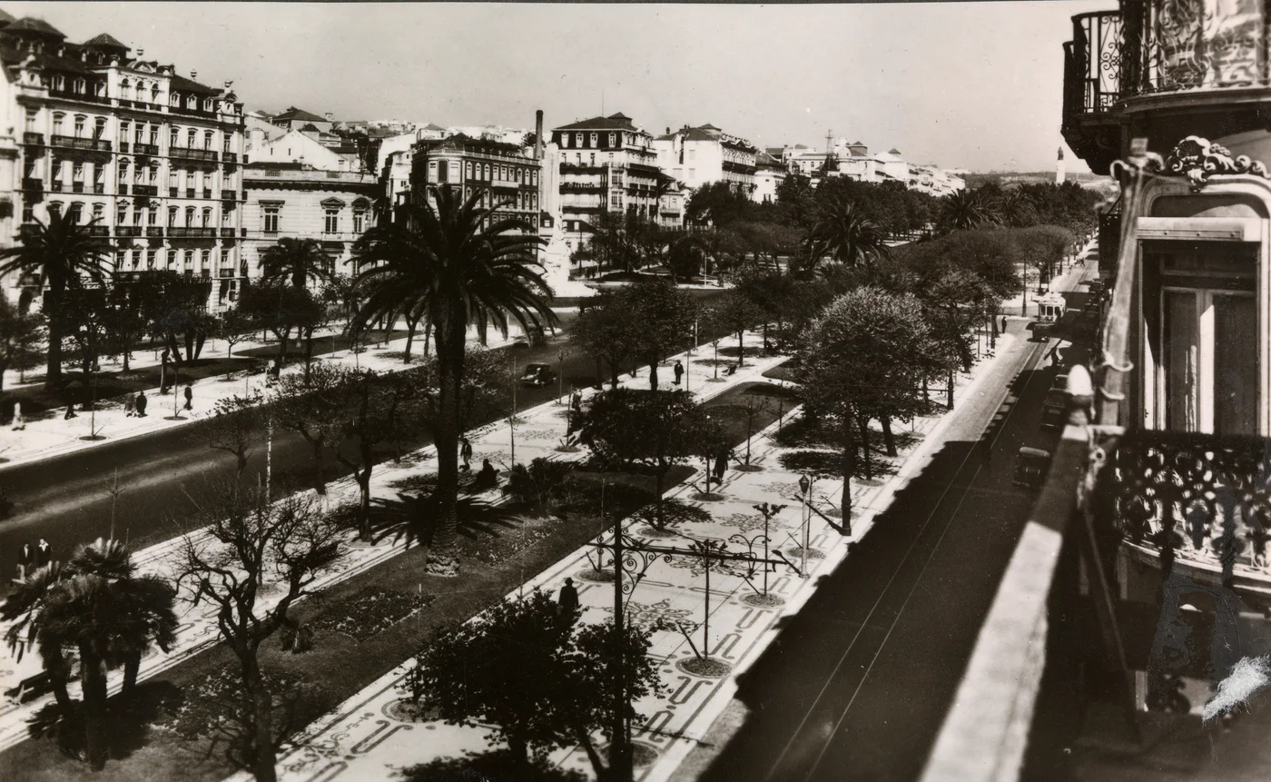 An archival view of Avenida da Liberdade with patterned borders beneath the trees.