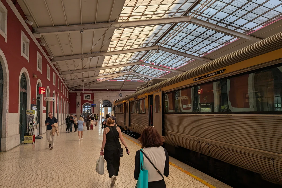 A CP train beside the platform at Lisbon Santa Apolónia station.