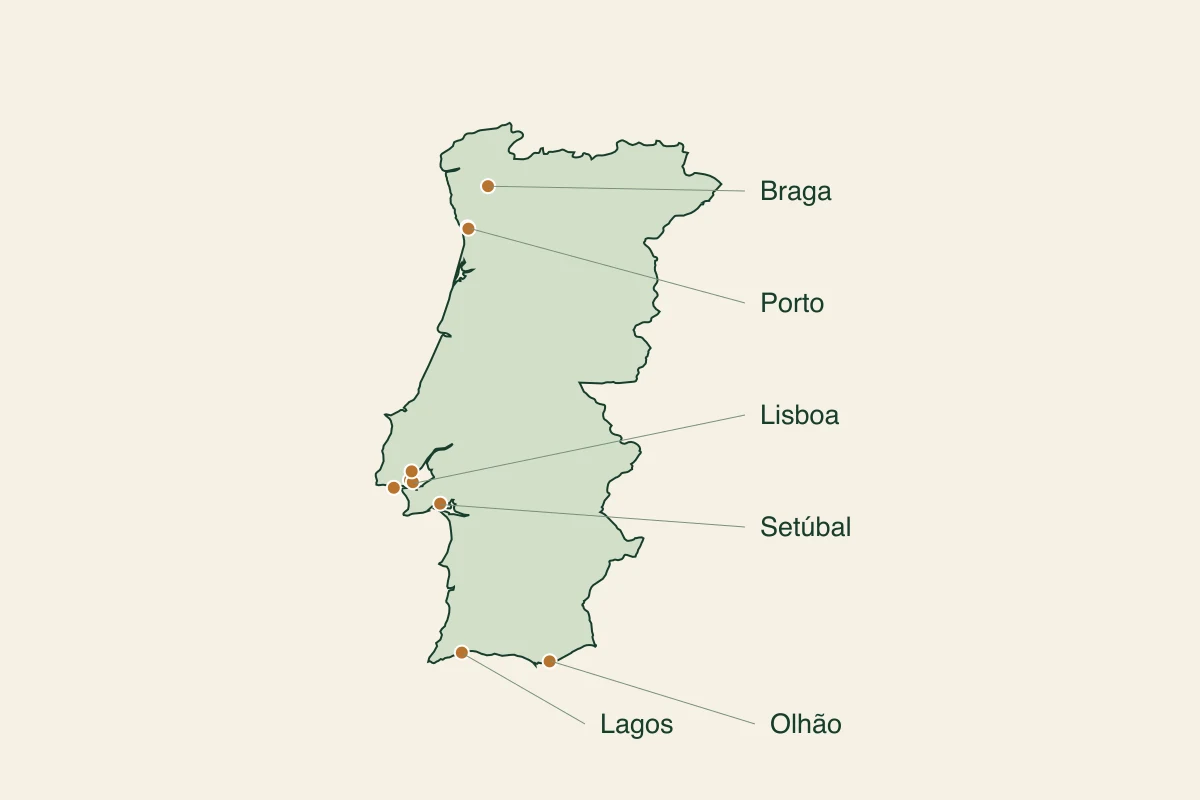 Map locating the ten named combined-service offices across mainland Portugal.
